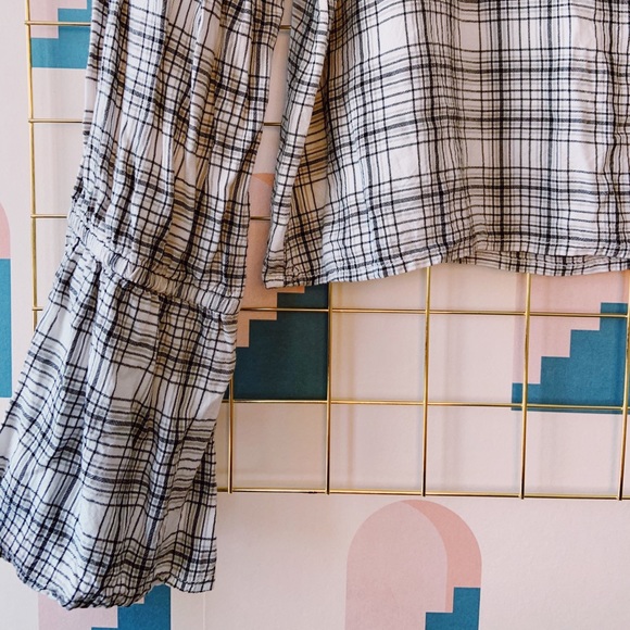 SHEIN long sleeve top with flower detail - Picture 3 of 3